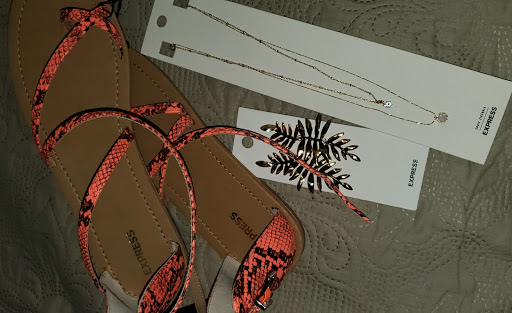 Clothing Store «Express», reviews and photos, 3101 Steinway St, Astoria, NY 11103, USA