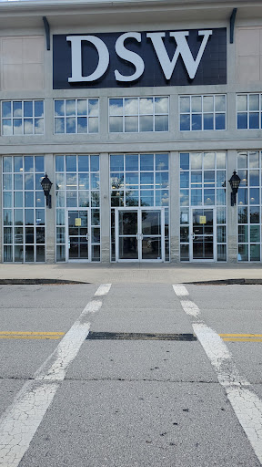 DSW Designer Shoe Warehouse, 4665 Town Crossing Dr, Jacksonville, FL 32246, USA, 