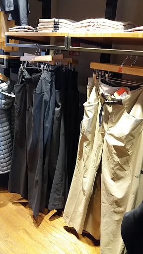 Clothing Store «The North Face», reviews and photos, 799 Grand Ave, St Paul, MN 55105, USA