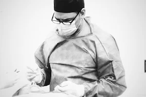Dr. Mauricio Navarro Cirujano Plástico image