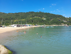 Photo de Praia de Calheiros avec baie spacieuse