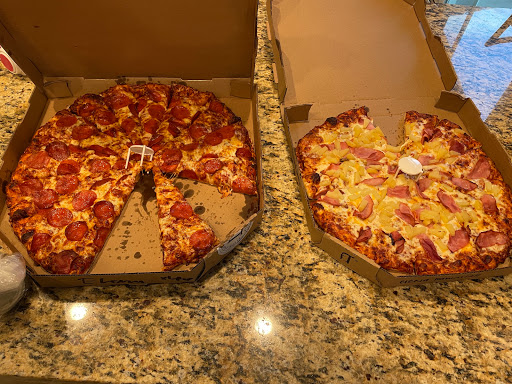 Pizza Restaurant «Round Table Pizza», reviews and photos, 2120 Daniels St, Manteca, CA 95337, USA