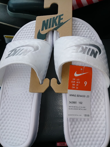 Sporting Goods Store «Big 5 Sporting Goods», reviews and photos, 3420 Arden Way, Sacramento, CA 95825, USA