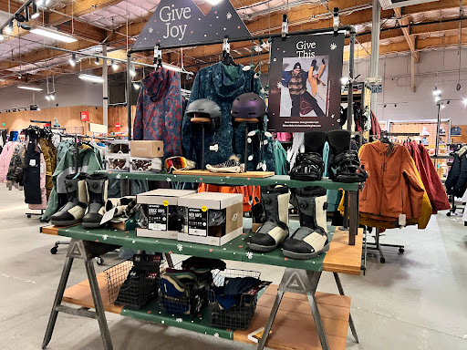 REI image
