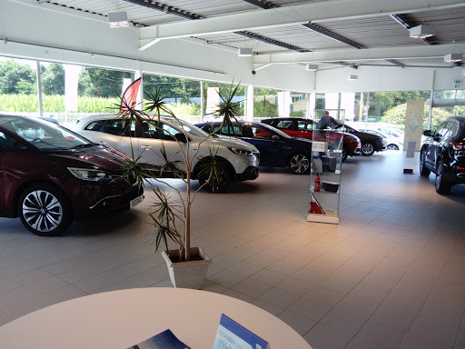 Photo 1 - RENAULT DINARD - CAR LOVERS