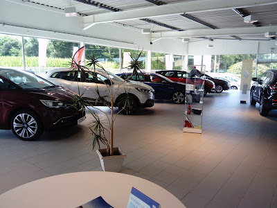 RENAULT DINARD - CAR LOVERS à La Richardais