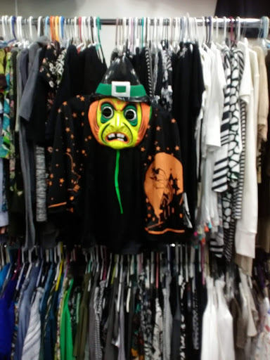 Consignment Shop «Lucky Star Consignment Clothing», reviews and photos, 3276 NW Plaza Rd, Silverdale, WA 98383, USA