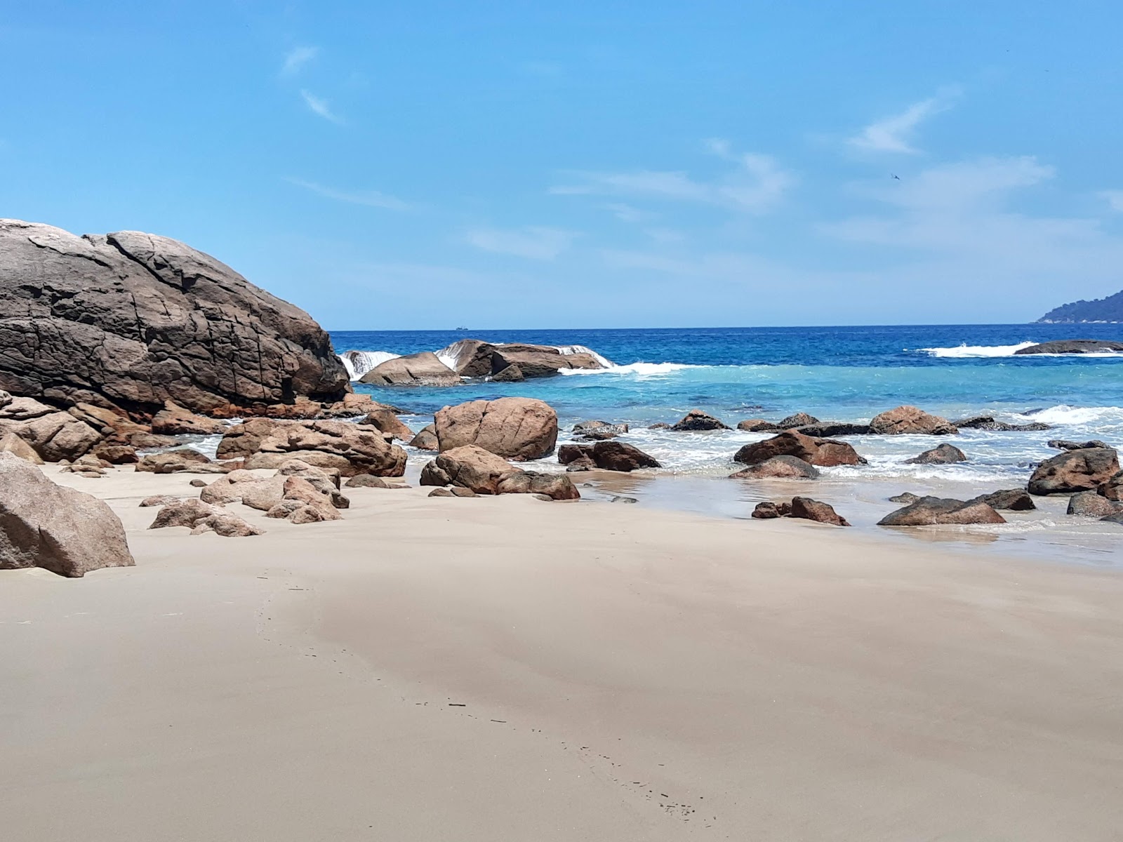 Foto van Praia de Santo Antonio met direct strand