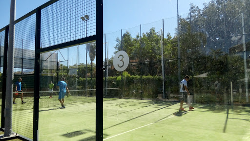 Club de padel Alhambra del Golf en Casasola, Málaga