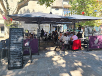 Atmosphère du Restaurant français Aubergine à Villeneuve-lès-Avignon - n°20