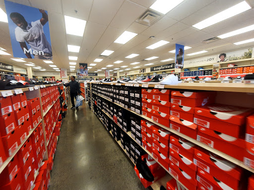 Shoe Store «Famous Footwear Outlet», reviews and photos, 311 Nut Tree Rd, Vacaville, CA 95687, USA