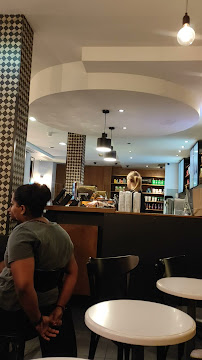 Atmosphère du Restaurant servant le petit-déjeuner Starbucks à Paris - n°20