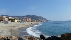 Zdjęcie Spiaggia di Borgio z powierzchnią niebieska czysta woda