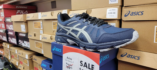 Shoe Store «Shoe Carnival», reviews and photos, 2105 N Prospect Ave, Champaign, IL 61822, USA