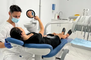 L'Eixample Centre Dental i Medicina Estética image