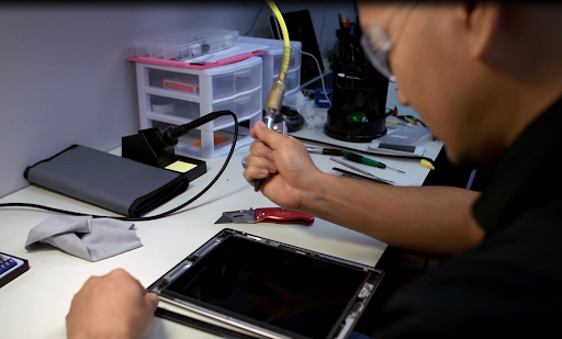 Electronics Repair Shop «uBreakiFix», reviews and photos, 2810 E Washington Ave, Madison, WI 53704, USA