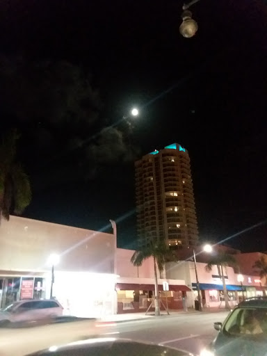 Grocery Store «M & L Food Market», reviews and photos, 7446 Collins Ave, Miami Beach, FL 33141, USA