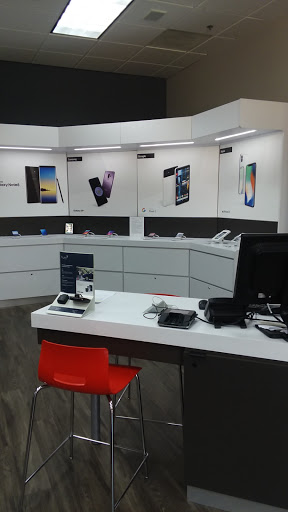 Cell Phone Store «Verizon Authorized Retailer - Wireless Plus Duarte», reviews and photos, 946 Hamilton Rd, Duarte, CA 91010, USA