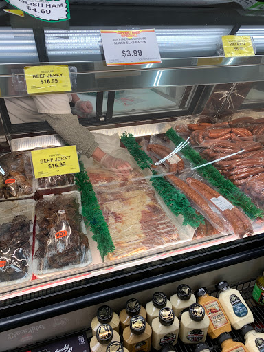 Grocery Store «Sentyrz Liquor & Supermarket», reviews and photos, 1612 NE 2nd St, Minneapolis, MN 55413, USA