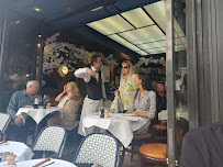 Atmosphère du Restaurant français Le Carré Élysée à Paris - n°11