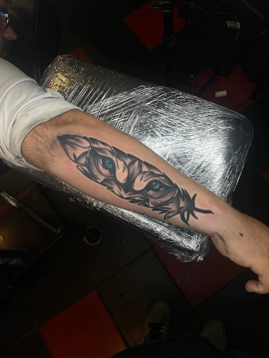 Explore easy flower tattoo ideas, creative tattoo ideas in Lakeland, available at Atomic Tattoos Lakeland