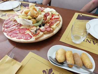 Pizzeria Ristorante Dai Toscani Di Grassi Mirko Via Marche, 28, 52038 Sestino AR, Italia