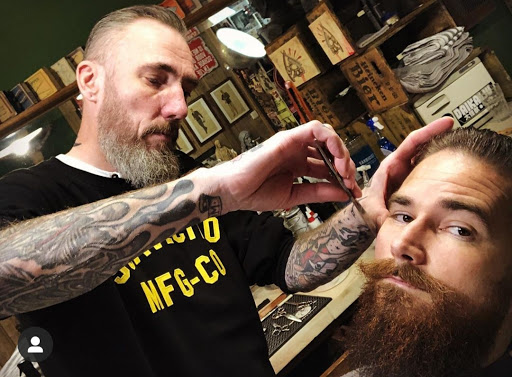 Johnny's Barbershop en Tattoo