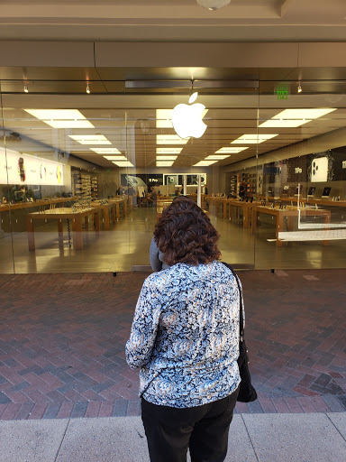 Computer Store «Apple Short Pump Town Center», reviews and photos, 11800 W Broad St, Henrico, VA 23233, USA