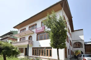 OYO 4692 KS Palace Srinagar image