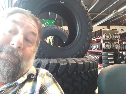 Auto Repair Shop «South Pacific Tire Pros», reviews and photos, 5040 Pacific Blvd SW, Albany, OR 97321, USA