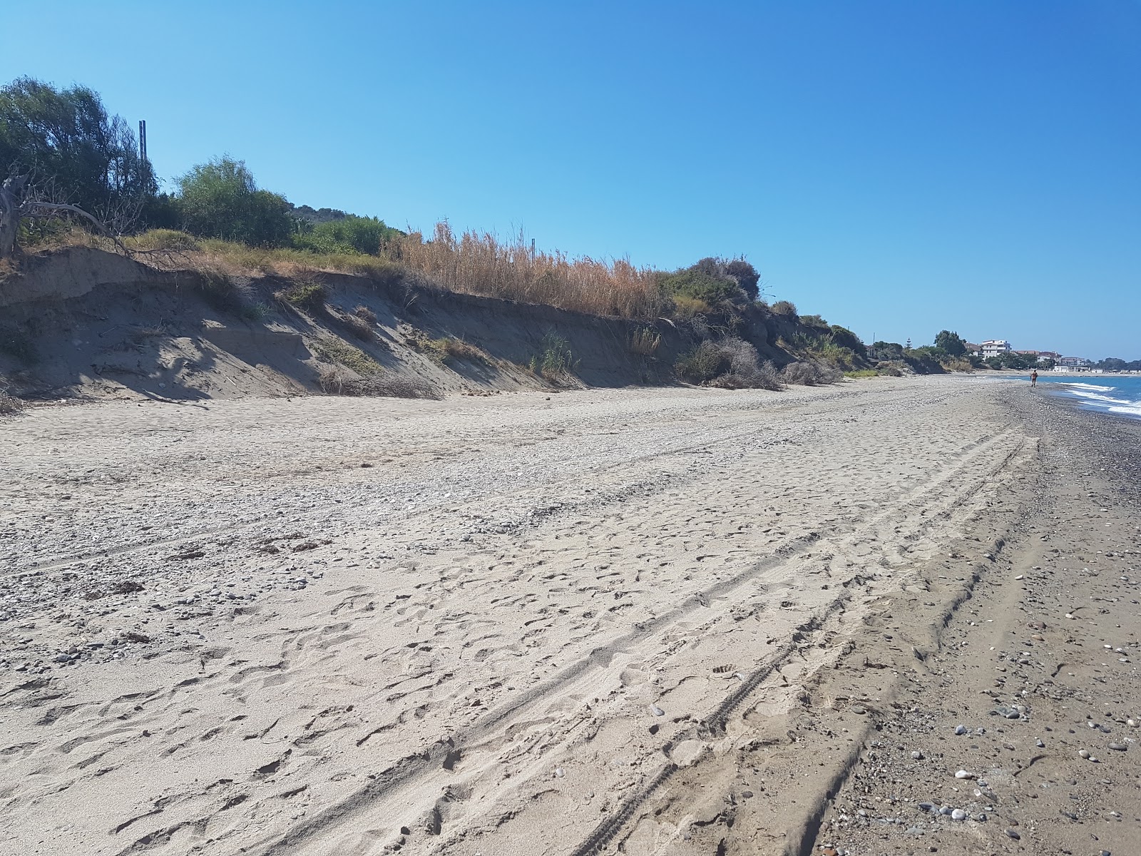 Crucoli Torretta Beach'in fotoğrafı - rahatlamayı sevenler arasında popüler bir yer