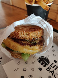 Sandwich au poulet du Restaurant de hamburgers Little Baobei à Paris - n°14
