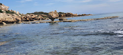 Mushroom Beach'in fotoğrafı dağlarla çevrili