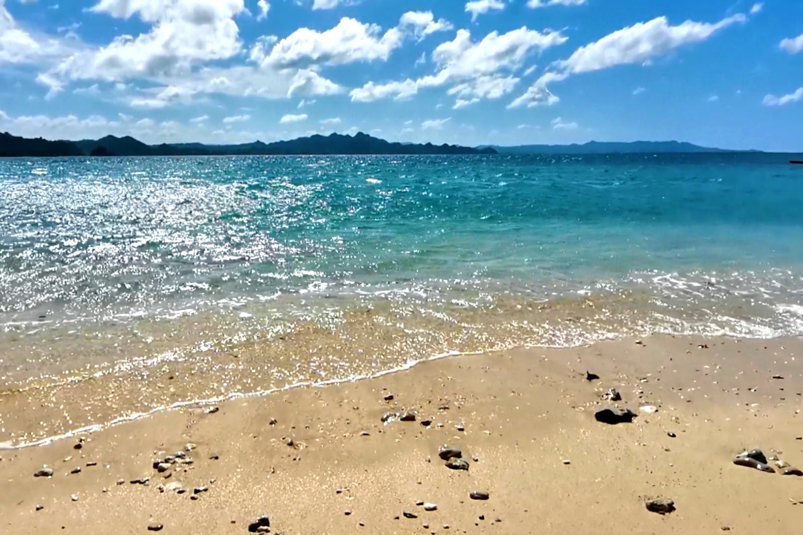 Foto di Anjuan Beach (Miracle Beach) con una superficie del sabbia beige