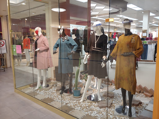 Shopping Mall «Golf Mill Shopping Center», reviews and photos, 239 Golf mill Center, Niles, IL 60714, USA