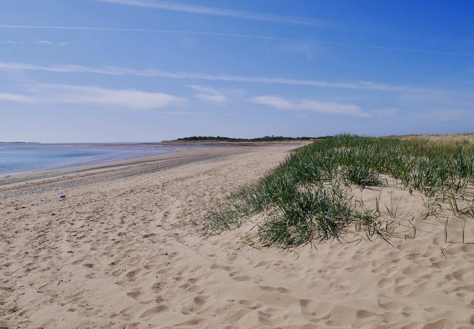 Fotografie cu Millom Beach cu o suprafață de nisip strălucitor