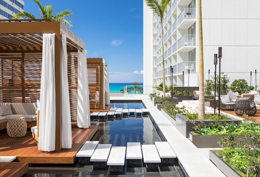 Terraces with swimming pool in Honolulu