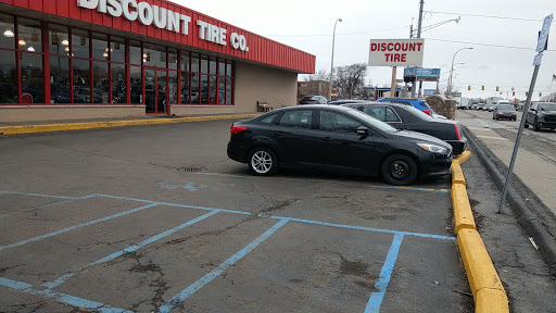 Tire Shop «Discount Tire Store - Center Line, MI», reviews and photos, 26805 Van Dyke, Center Line, MI 48015, USA