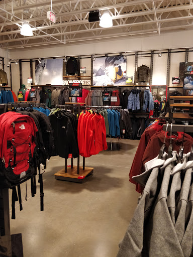 Clothing Store «The North Face Outlet», reviews and photos, 127 Premium Outlets Dr #633, Monroe, OH 45050, USA