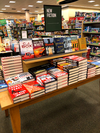 Book Store «Barnes & Noble Booksellers East Brunswick», reviews and photos, 753 New Brunswick Ave, East Brunswick, NJ 08816, USA