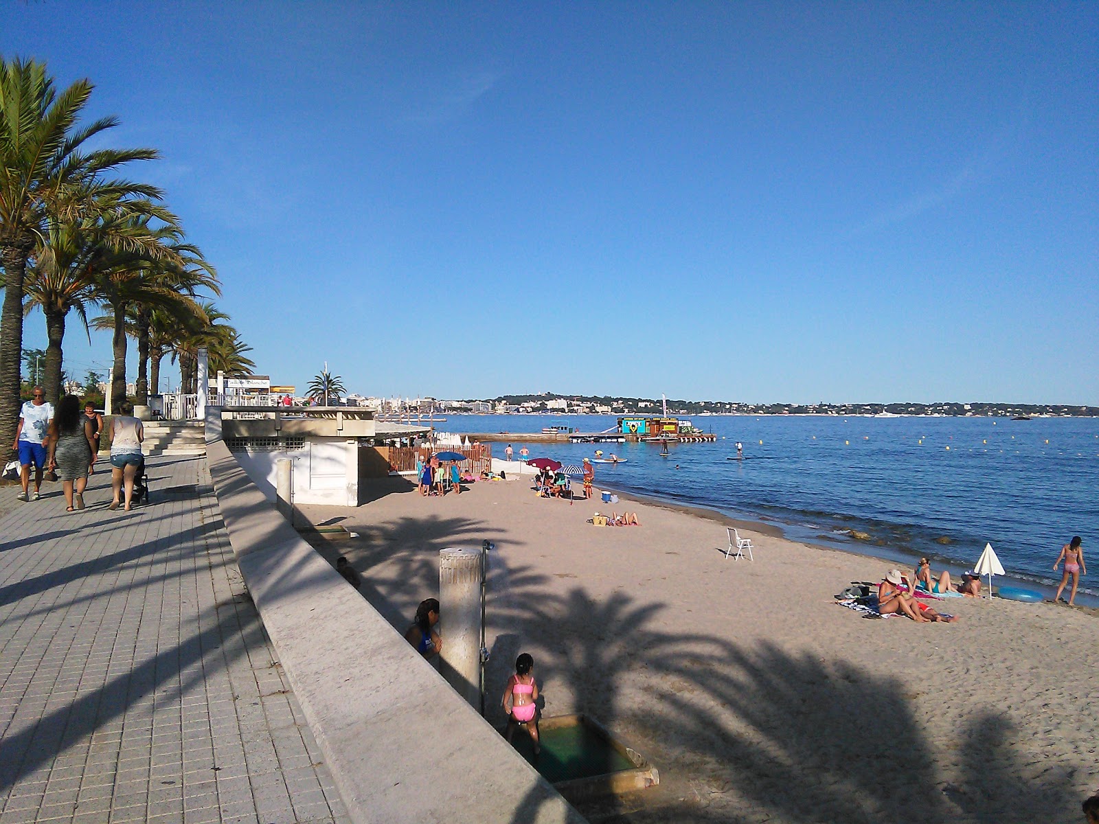 Photo of Golfe Juan beach with very clean level of cleanliness