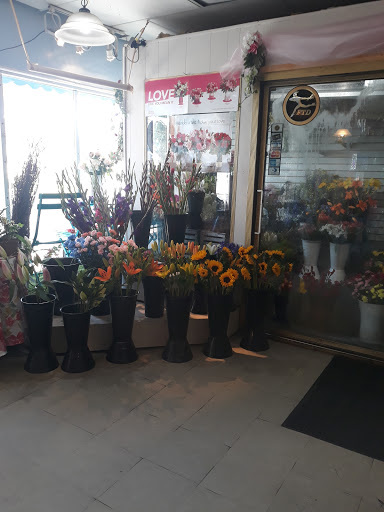 Florist «Corona Rose Flowers & Gifts», reviews and photos, 844 W 6th St, Corona, CA 92882, USA