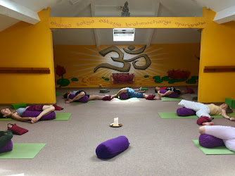 Derekthedog Yoga Centre