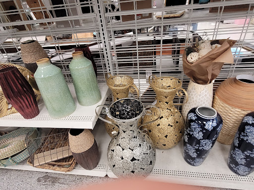 Clothing Store «Ross Dress for Less», reviews and photos, 12680 W Sunrise Blvd, Sunrise, FL 33323, USA