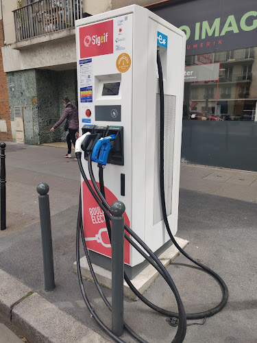 Borne de recharge de véhicules électriques Sigeif Station de recharge Boulogne-Billancourt