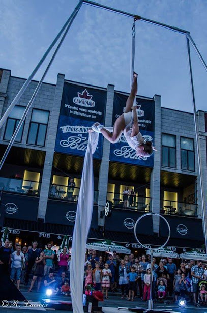 Dominic Lacasse / compagnie d'organisation d'événement cirque de Montréal / Circus Event Planner