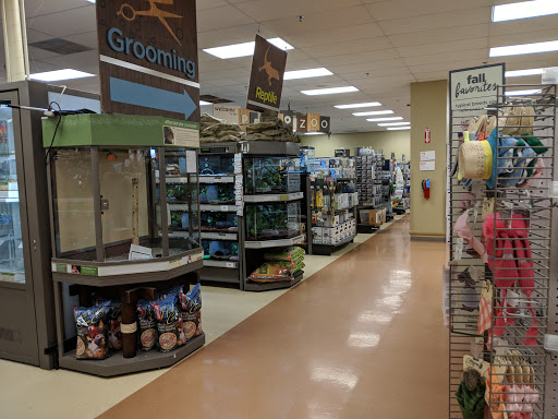 Pet Supply Store «Petco Animal Supplies», reviews and photos, 6325 York Rd, Baltimore, MD 21212, USA