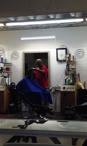 Barber Shop «Struthers Unisex Barber Shop», reviews and photos, 26010 Eureka Rd, Taylor, MI 48180, USA