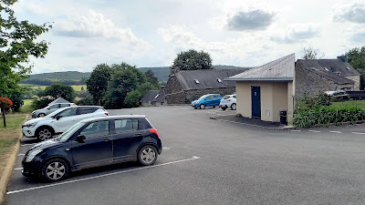 Parking gratuit à Caurel