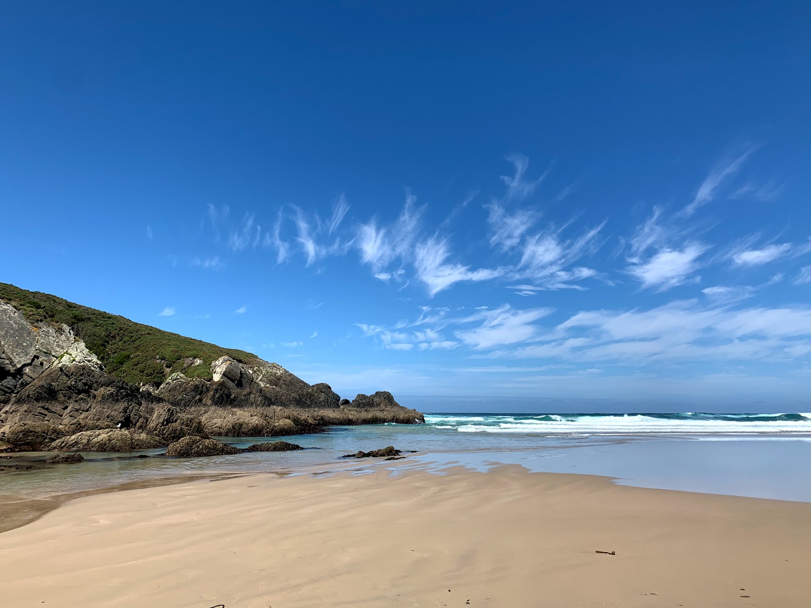 Foto de Baleo Beach con agua turquesa superficie